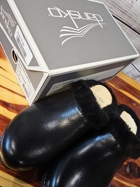 Dansko Magda Black Waxy Leather Shearling Lined Clogs NIB EU 38 Cozy Comfort